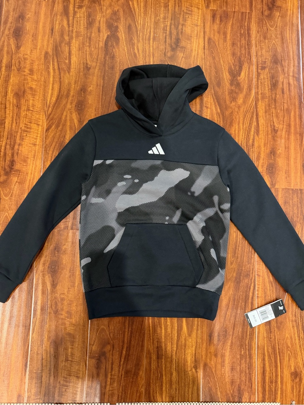 Adidas NWT hooded sweatshirt with logo boys size small 8